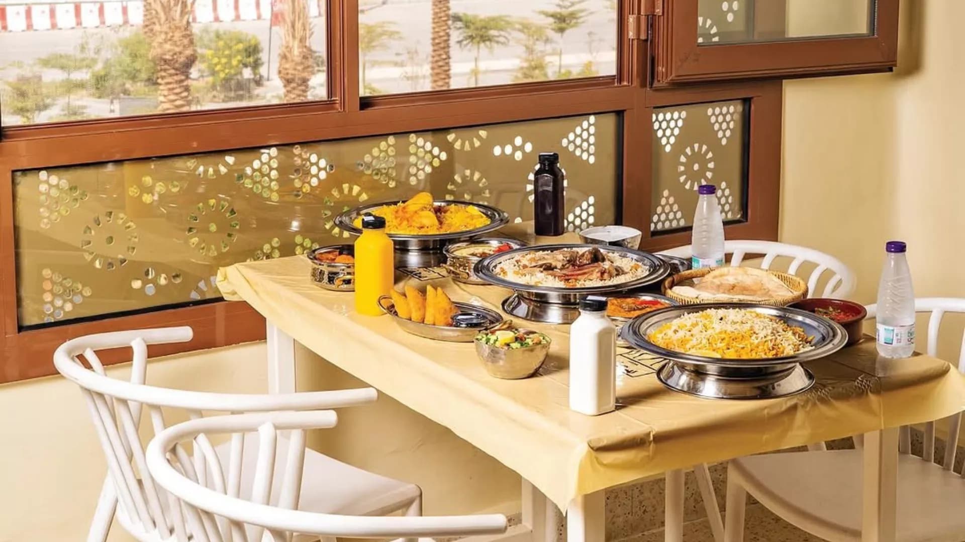 مطعـم بيـت سعـف